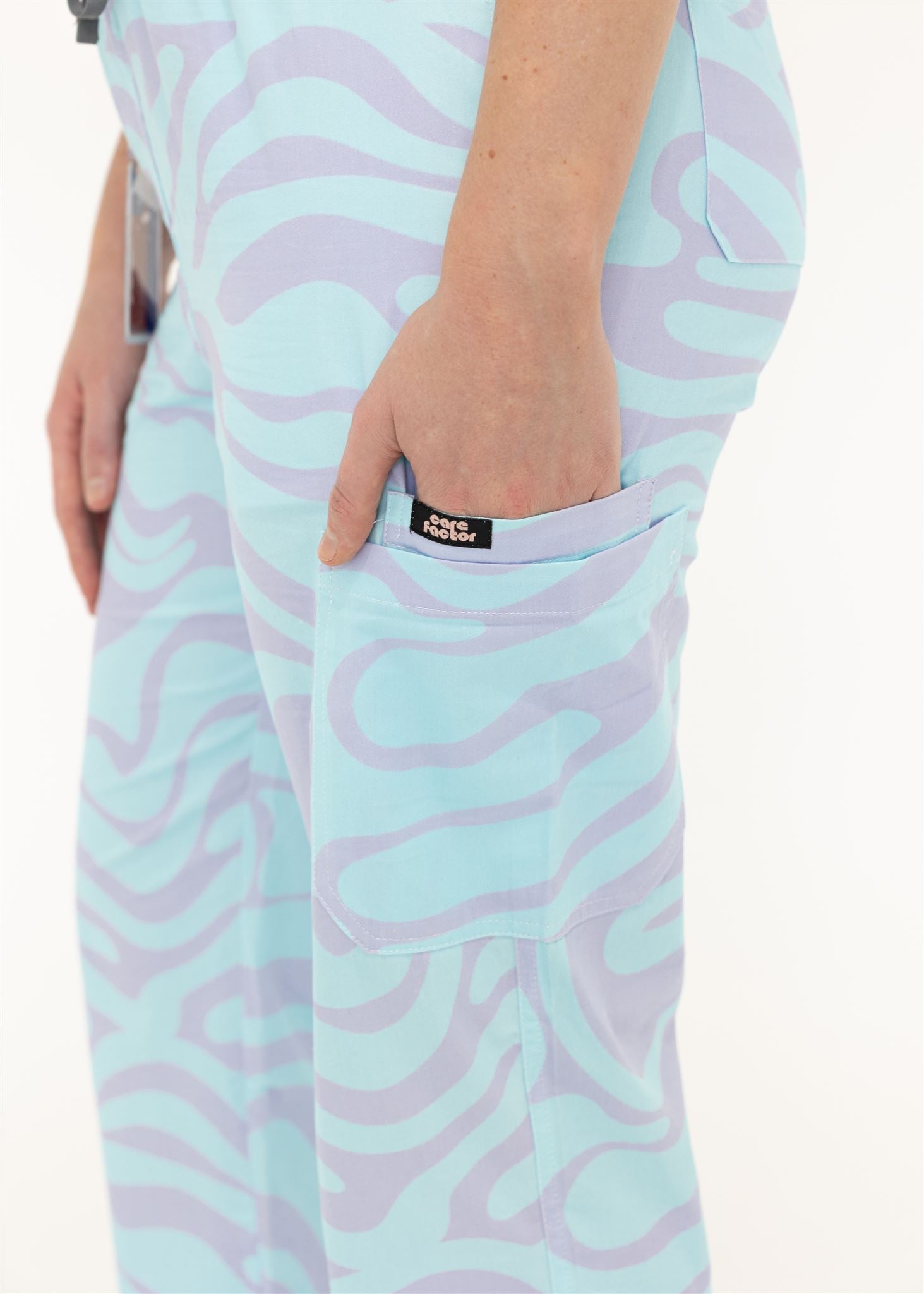 MAKING WAVES SCRUB SET PANT POCKET