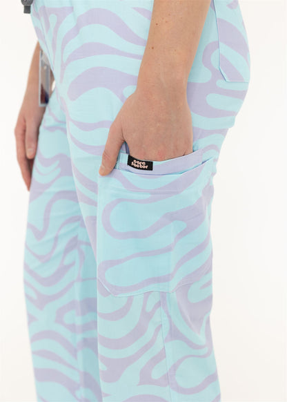 MAKING WAVES SCRUB SET PANT POCKET