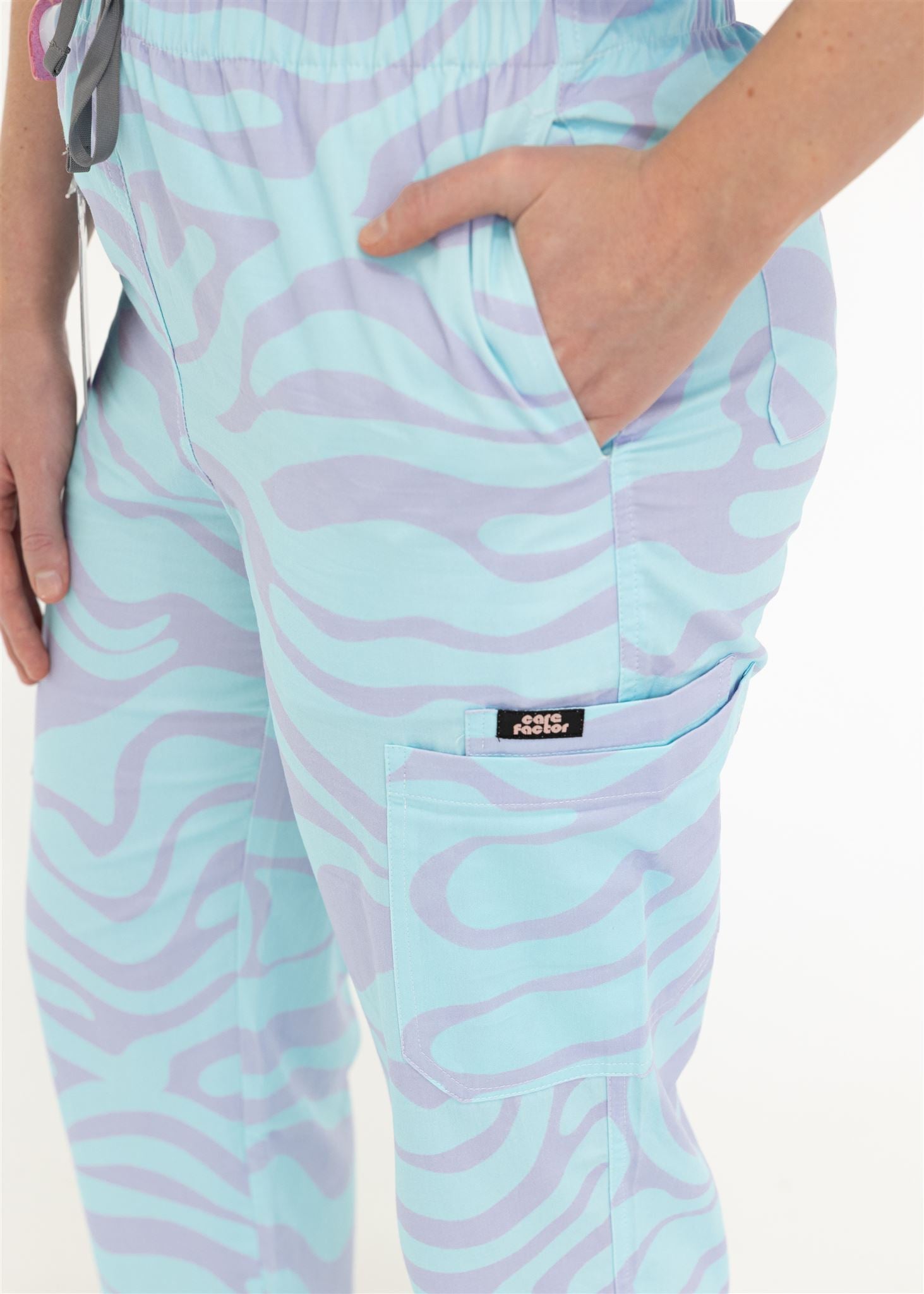 MAKING WAVES SCRUB SET PANT POCKET