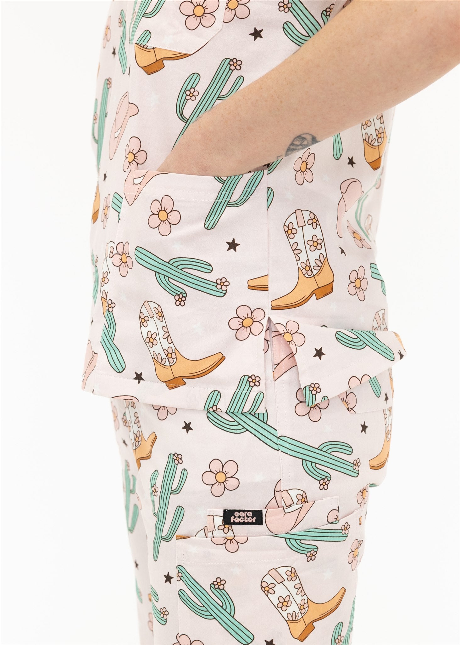 COWGIRL SCRUB SET POCKET