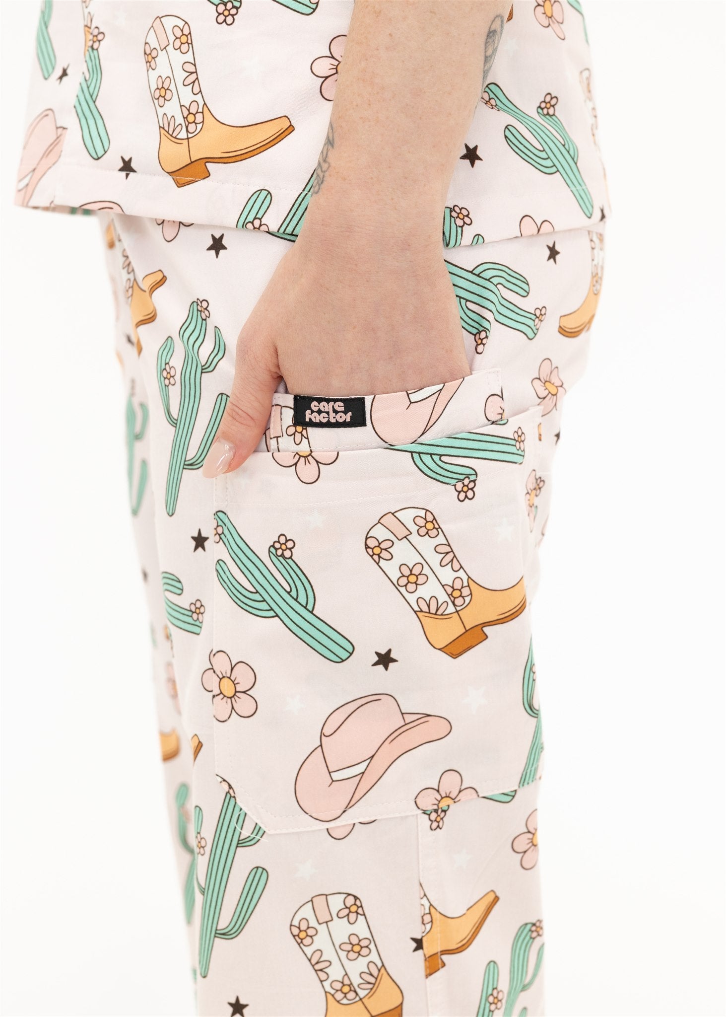 COWGIRL SCRUB SET PANT POCKET